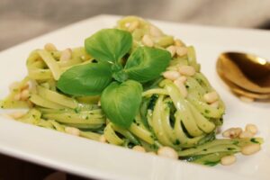 Lignuine mit Basilikum-Bärlauch Pesto
