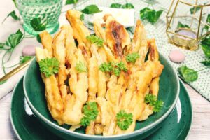 Frittierter Spargel im Bierteig