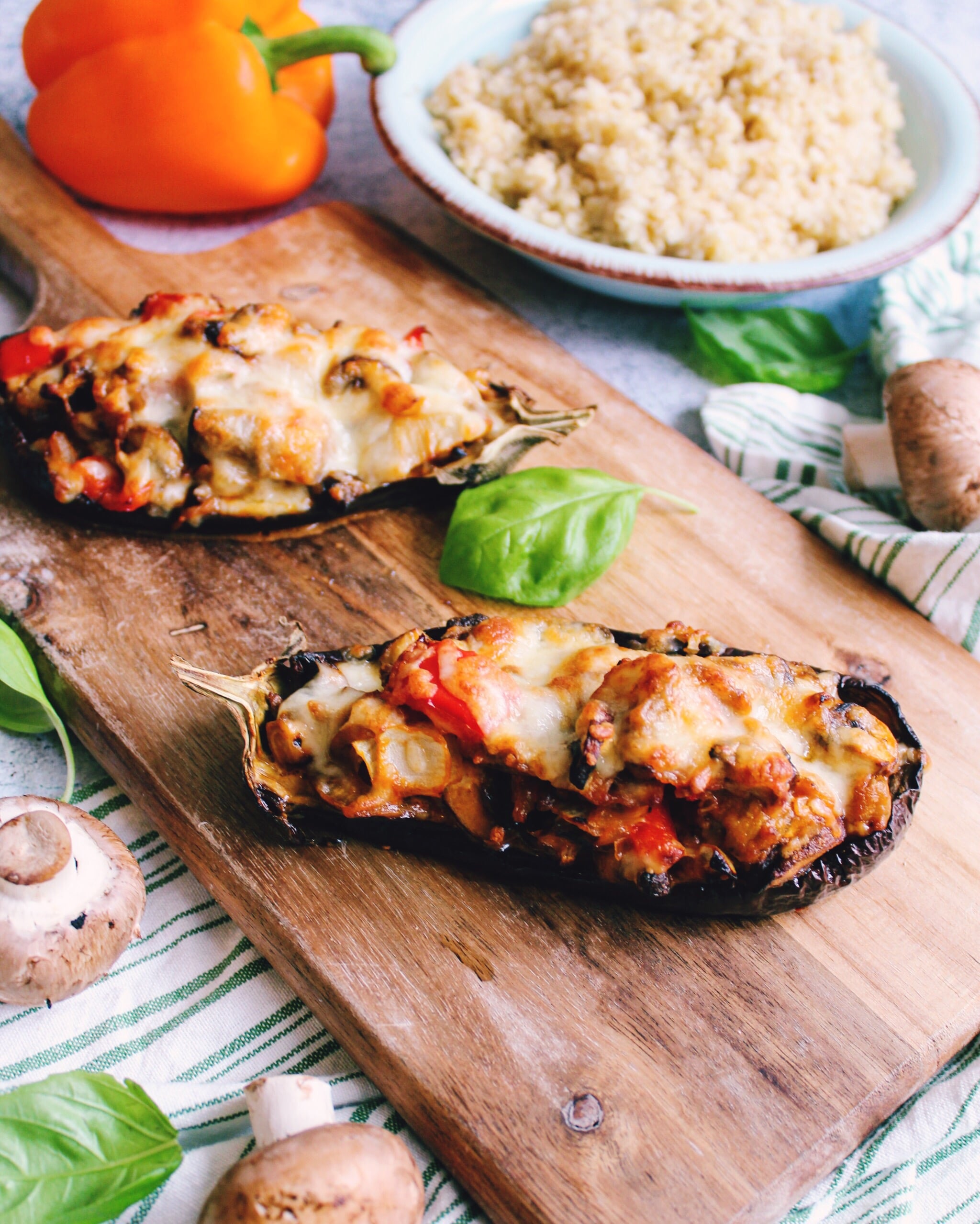 gefüllte Auberginen mit Pilzen und Paprika