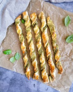 Pizza Sticks mit Basilikum Pesto|