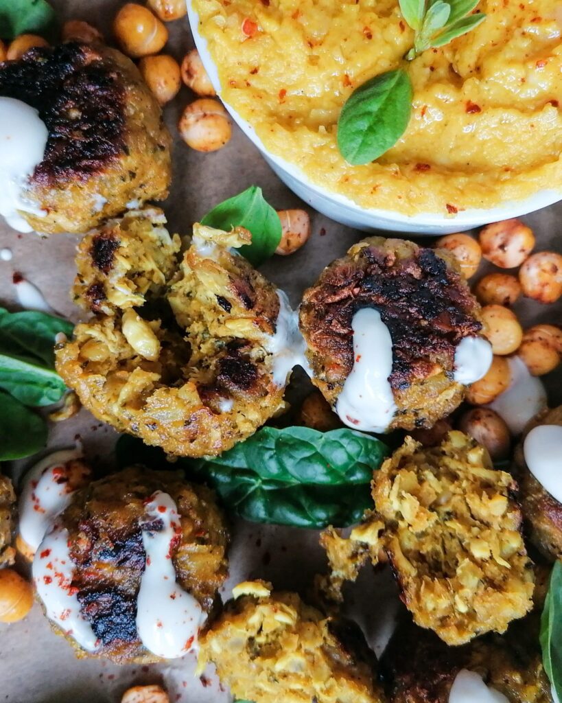 Falafel aus Kichererbsen mit Hummus Dip