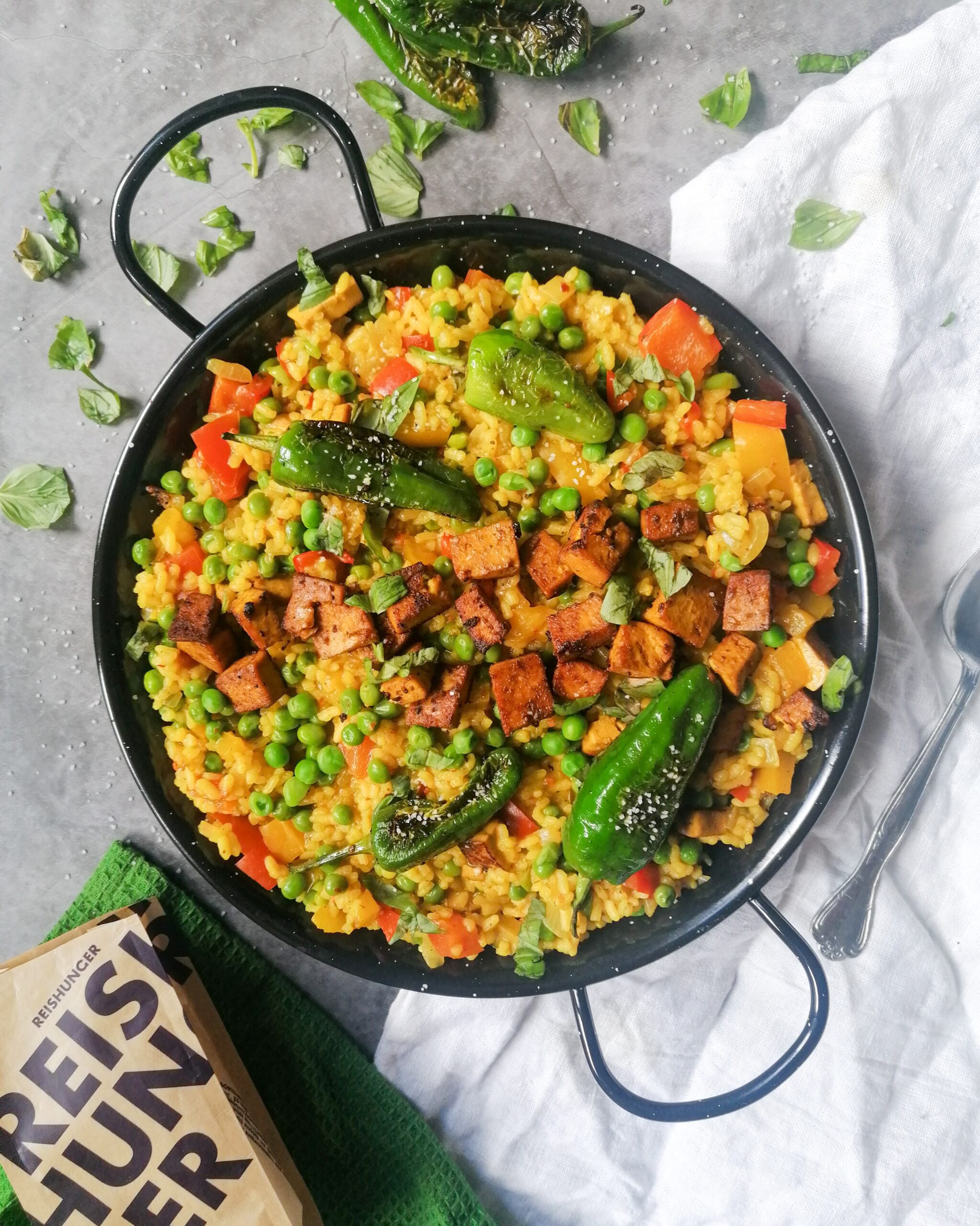 Vegetarische Paella mit Tofu