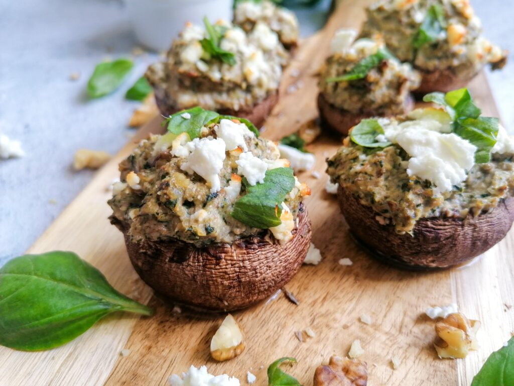 Gefüllte Champignons mit Feta, Ricotta und Walnüssen