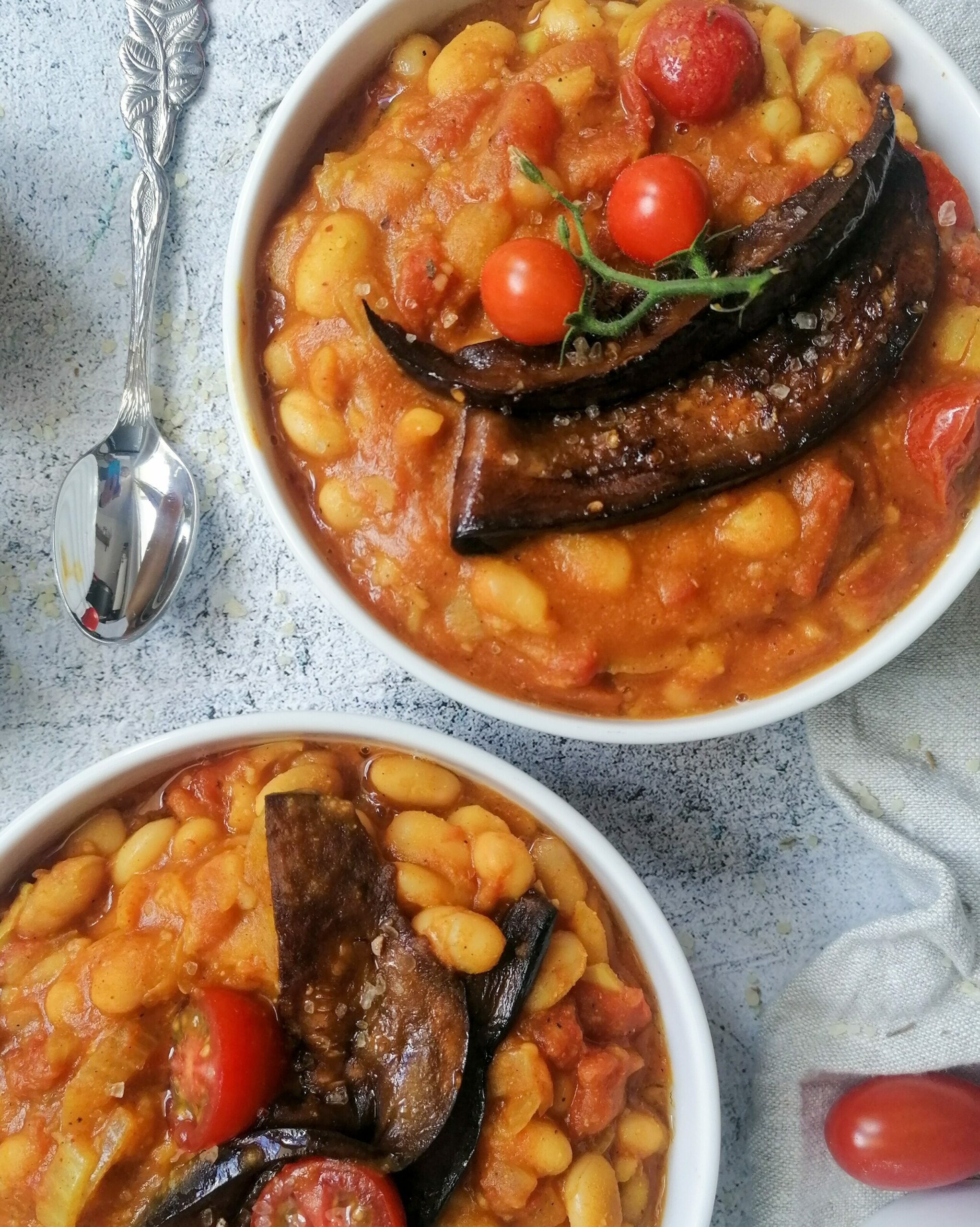 Weiße Bohnen Eintopf: zwei Schalen