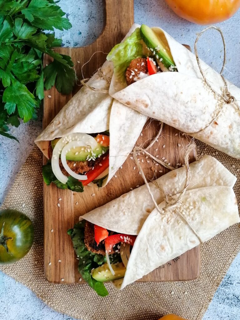 Einfacher vegetarischer Wrap mit veggie Nuggets