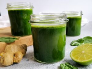 Grüner detox Saft mit Kohl