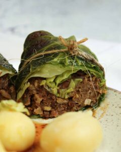 Vegetarische Kohlrouladen mit Linsen und Champignons||