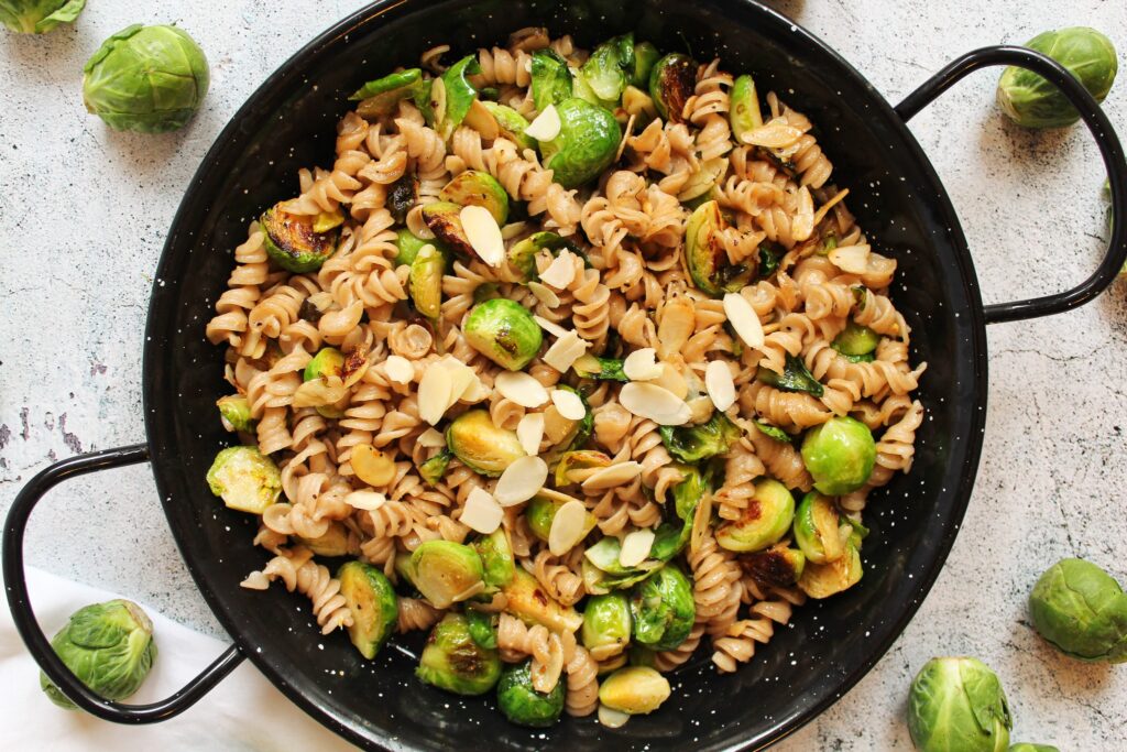 Pasta mit Rosenkohl und Mandelsplittern
