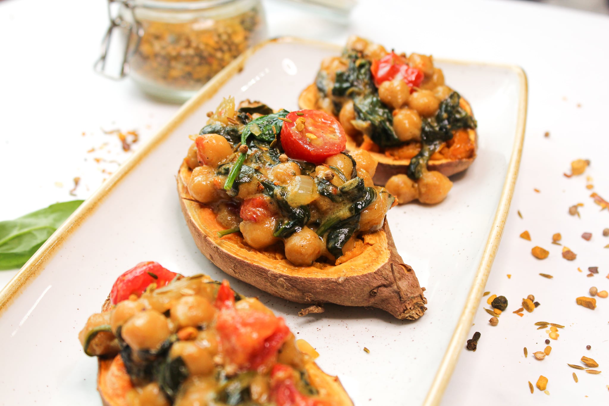 Süßkartoffel gefüllt mit Spinat und Kichererbsen|vegane gefüllte Süßkartoffeln