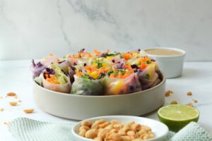 vegane Sommerrollen mit Erdnusssauce