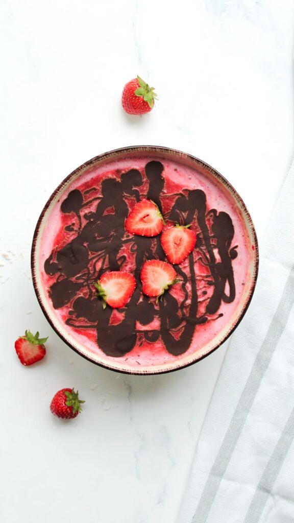 zuckerfreies Dessert mit Erdbeeren