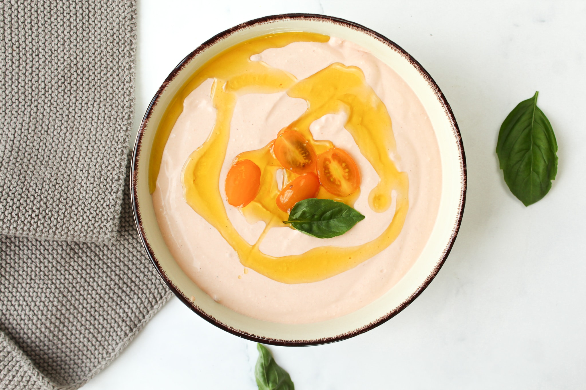 Fetacreme mit griechischem Joghurt|Gezeigt wird ein Reissalt