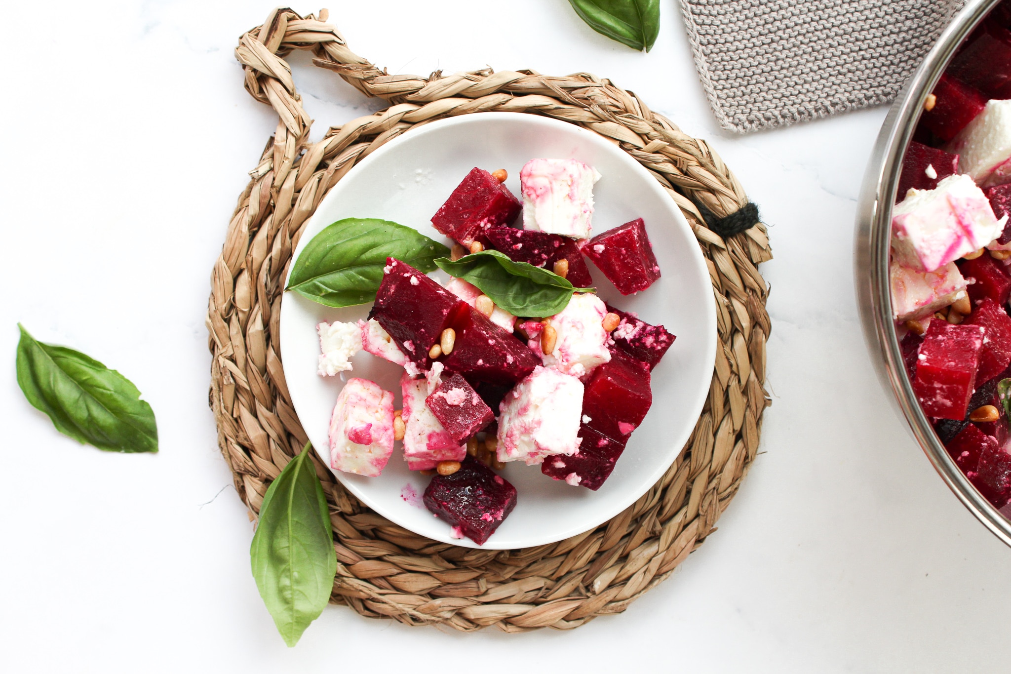 Rote Bete Feta Salat mit Pinienkernen