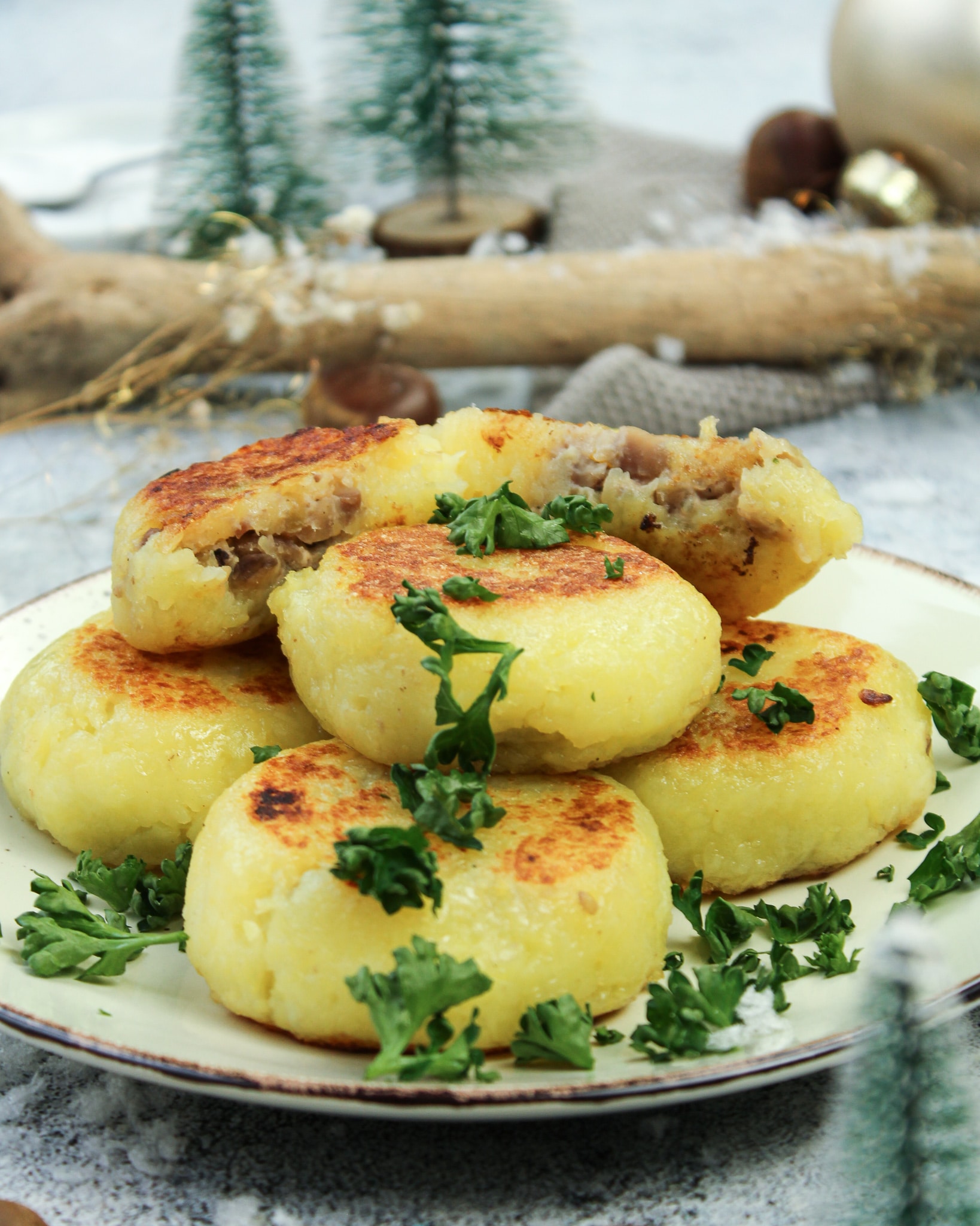 Weihnachtsessen: Gebraten Klöße gefüllt mit Maronen
