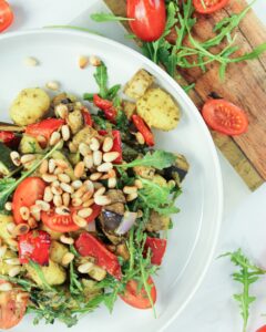 Veganer Gnocchi Salat mit Pinienkernen|||Gnocchi Salat vegan mit Pinienkernen|