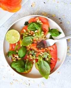 Zusehen ist ein Tomaten Carpaccio mit Pesto|Hier ist ein Tomaten Carpaccio mit Pesto zusehen|Zusehen ist ein Tomaten Carpaccio mit Pesto zusehen|Hier ist ein Tomaten Carpaccio mit Pesto zusehen