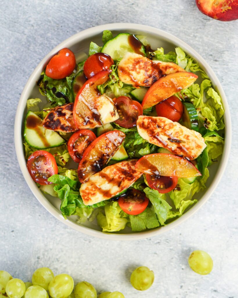 Halloumi Salat mit gegrillter Nektarine