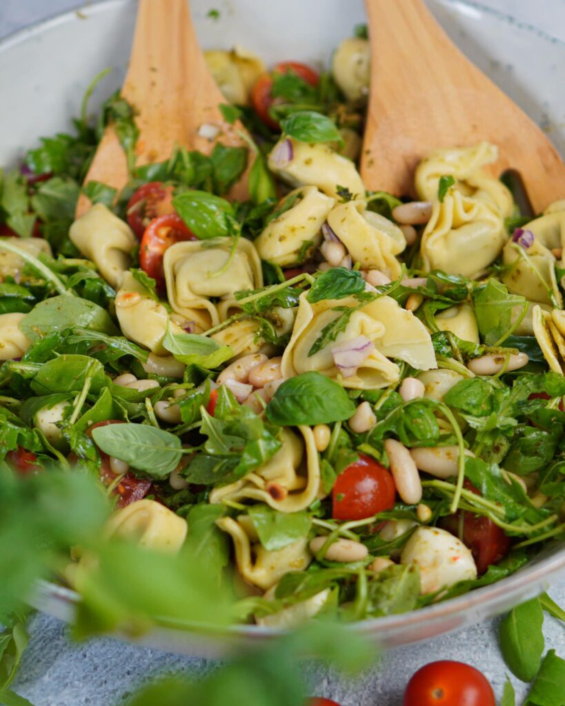 Tortellini Salat mit Rucola