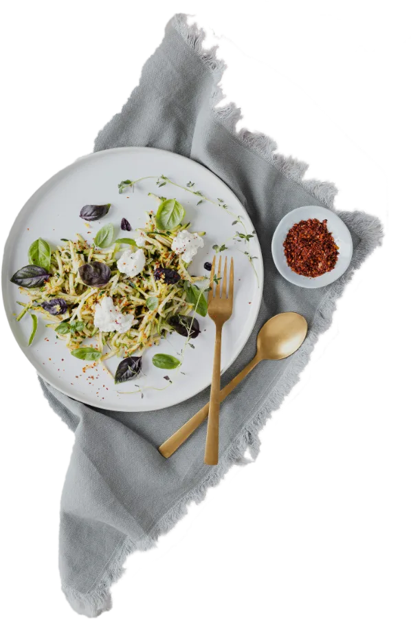 Zucchini Salat aus rohen Zucchini